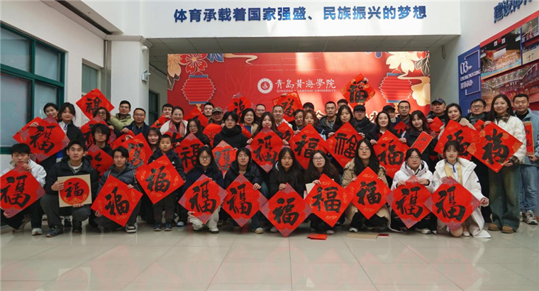 【半岛网】送万福、进万家——248cc永利集团工会开展“挥毫迎新春·翰墨进校园”书法活动