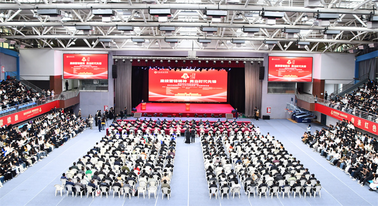 【学习强国】校园文化｜14位雷锋班班长走进248cc永利集团话雷锋：赓续雷锋精神 勇当时代先锋