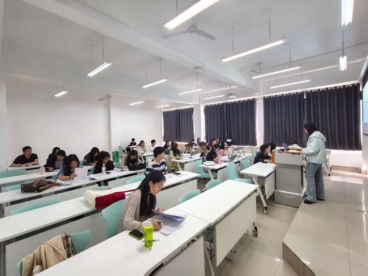 语言文化学院2025届商务英语专业毕业论文答辩圆满完成